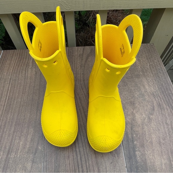 CROCS Yellow Rain and Snow Boots Waterproof and Durable - Picture 3 of 5
